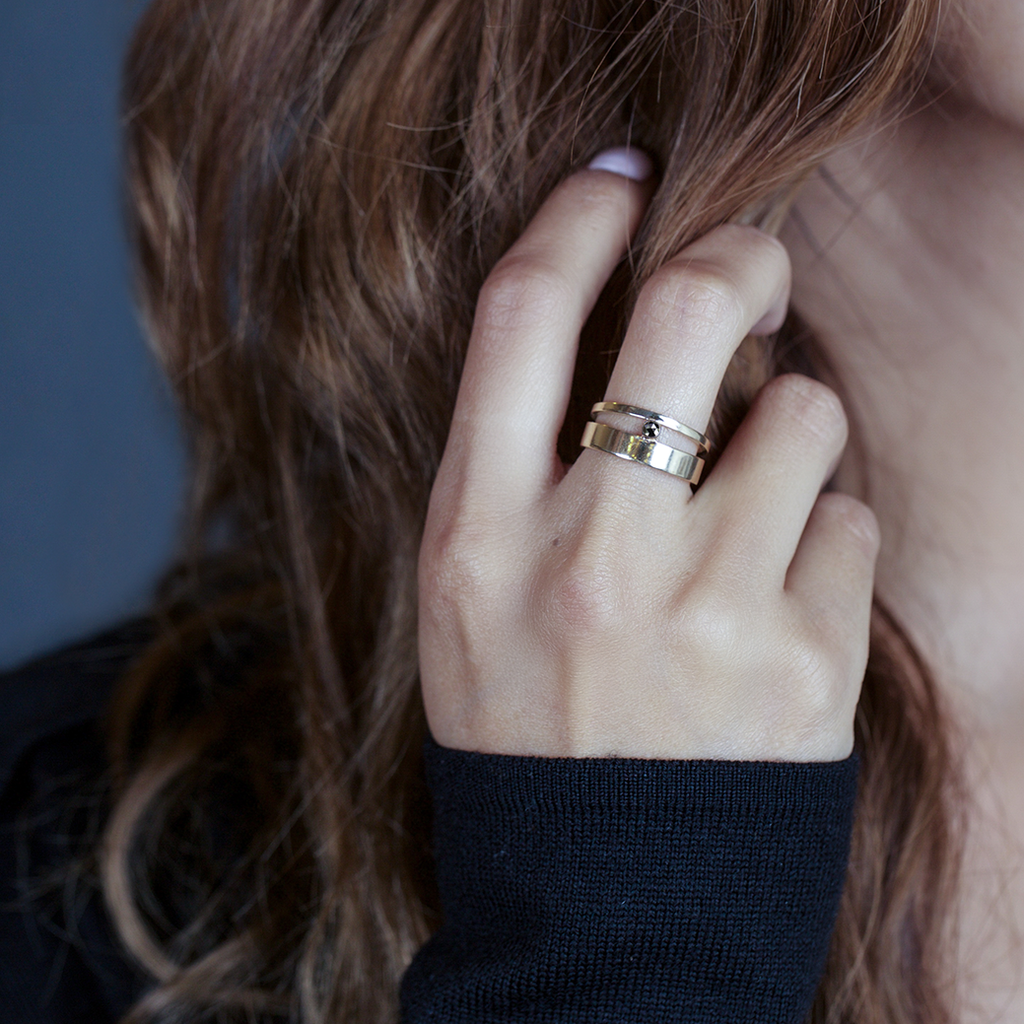 HOVER RING, BLACK DIAMOND-abc