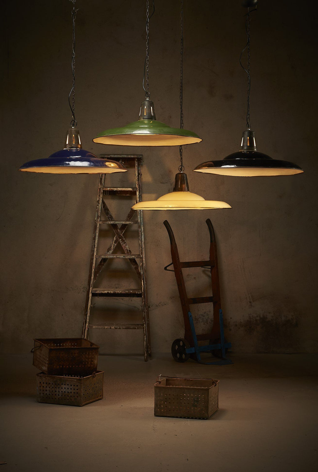 Zetland Large - Old White - Enamelled Iron Dish Pendant Light-abc