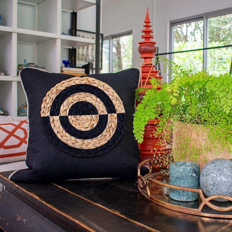 Place Mat Concentric Circles on Black Lounge Cushion 55 x 55 cm-abc