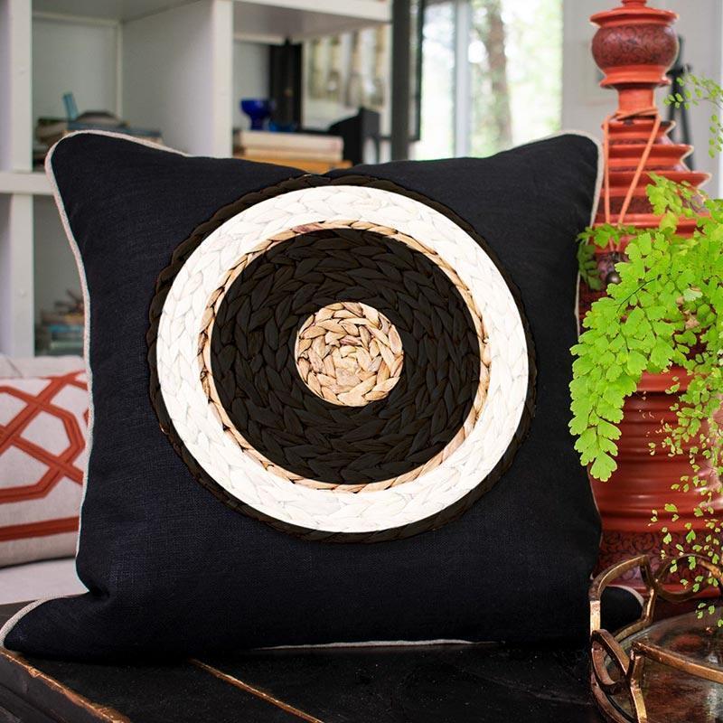 Place Mat Outer Circle on Black Linen Lounge Cushion 55 x 55 cm-abc