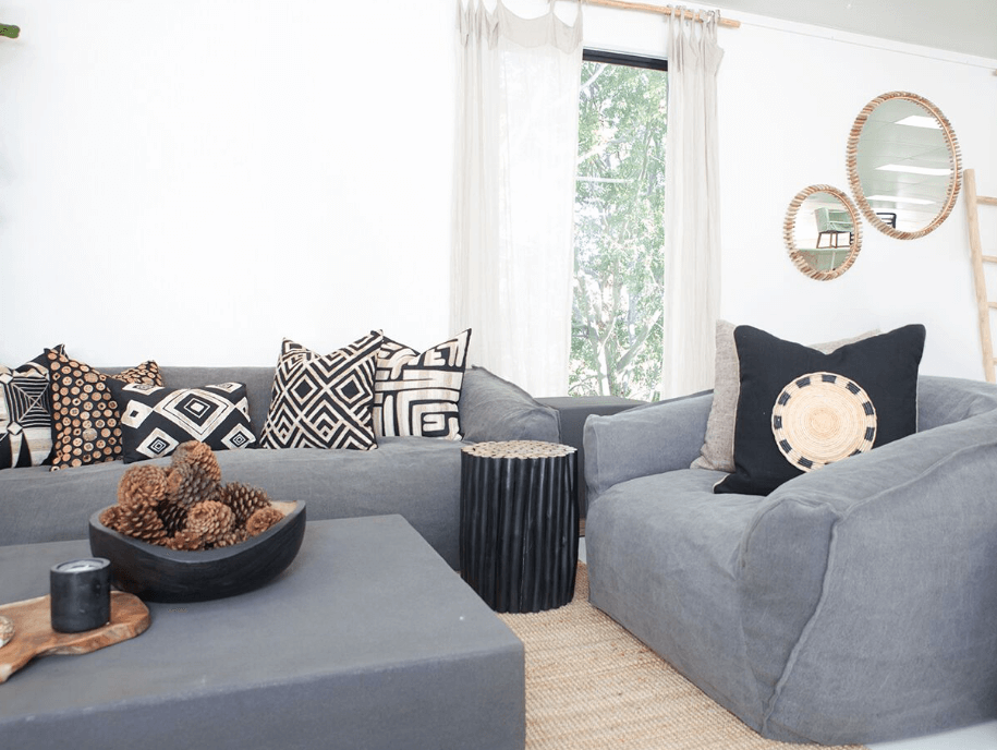 Place Mat Natural on Black Lounge Cushion 55 x 55cm-abc