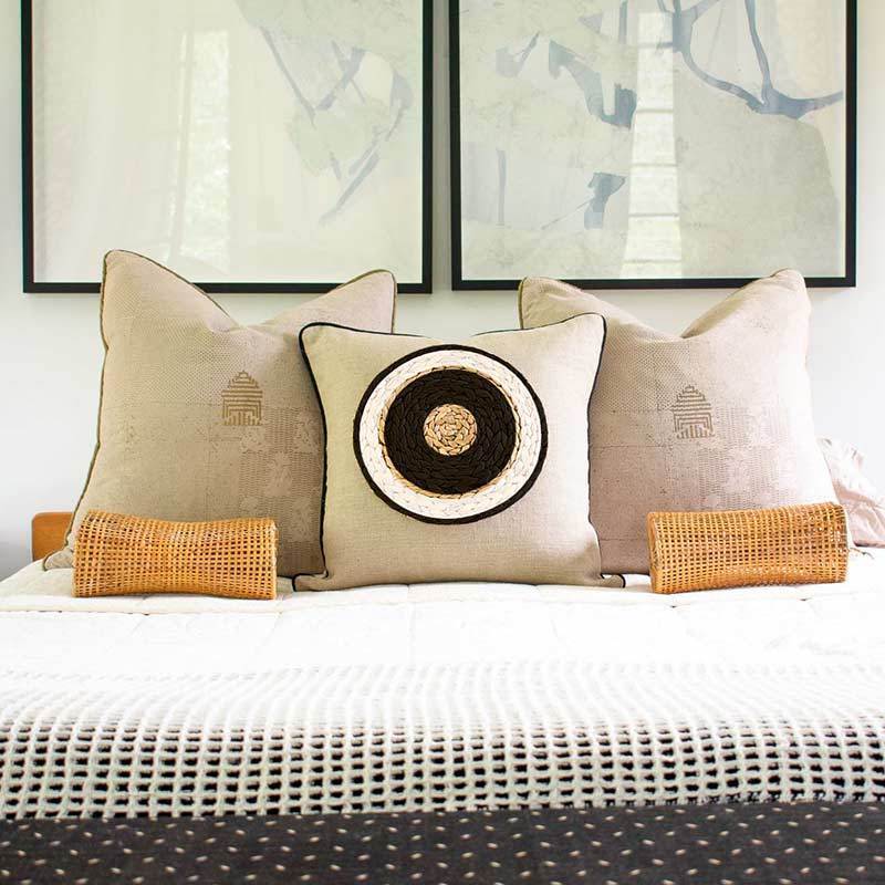 Place Mat Outer Circle on Natural Linen Lounge Cushion 55 x 55 cm-abc