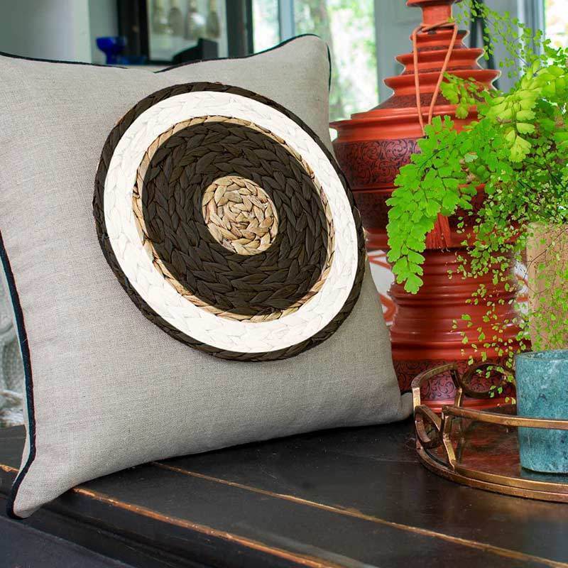 Place Mat Outer Circle on Natural Linen Lounge Cushion 55 x 55 cm-abc