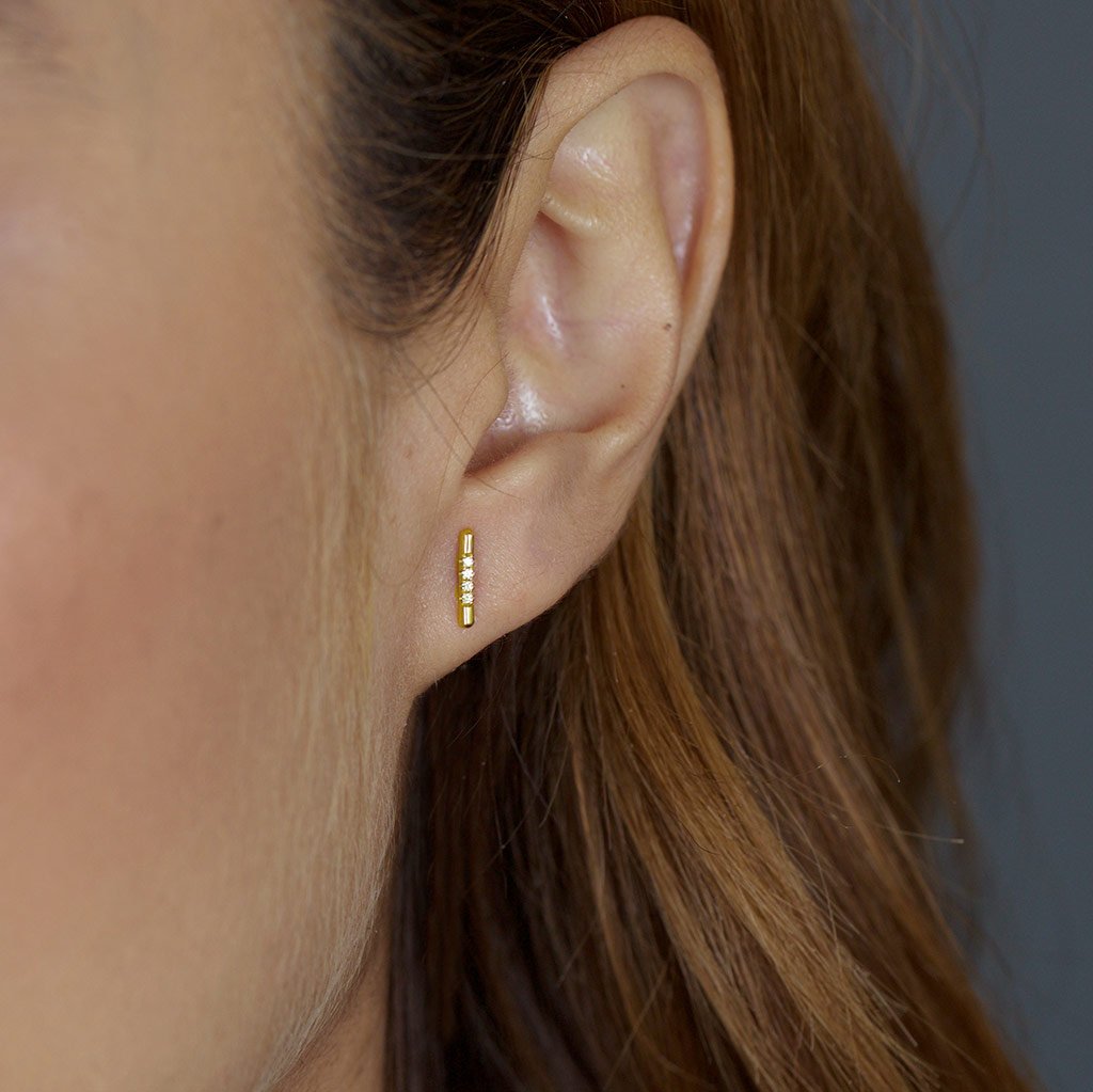 PAVÉ LINEA STUD, WHITE DIAMOND-abc